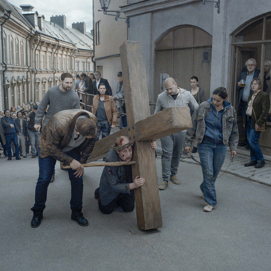 photogramme du film "Pour l'éternité" de Roy Andersson (Roy Andersson Filmproduktion AB, 2019) © Roy Andersson Filmproduktion AB