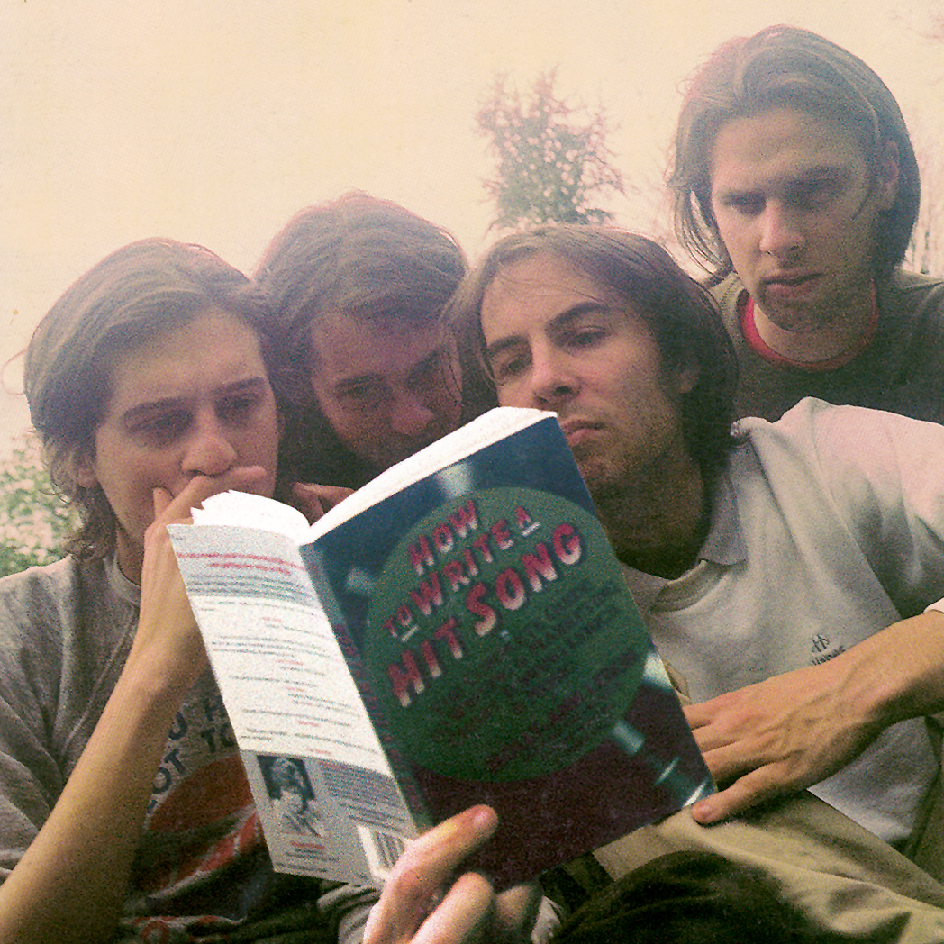 Phoenix (de gauche à droite : Christian Mazzalai, Laurent Brancowitz, Thomas Mars et Deck d'Arcy) pour le magazine "Magic! Revue Pop Moderne" en 2000 © DAISKE