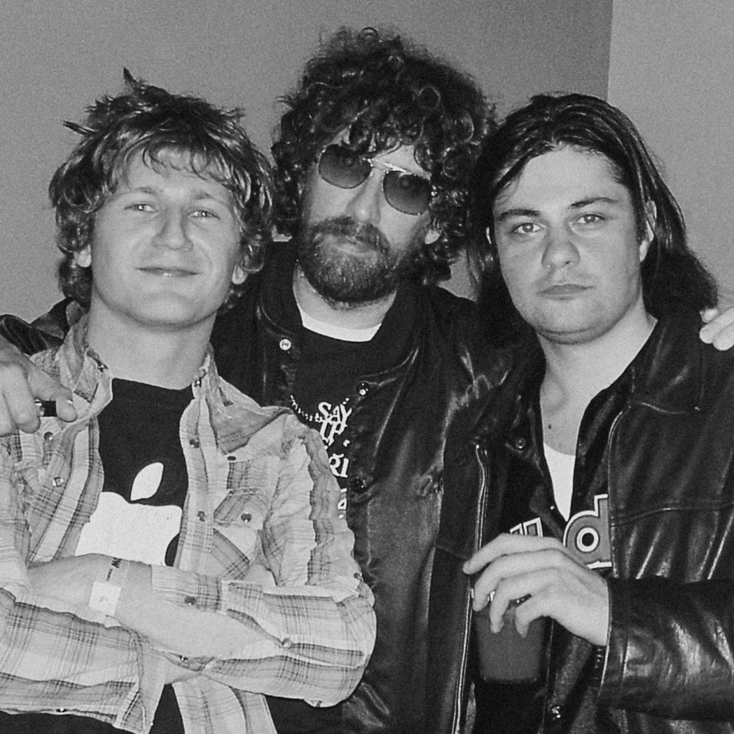 Please (Aristide Lacarrère, à gauche, et Dylan Amsellem, à droite) et Justice (Gaspard Augé, au centre) dans les coulisses de l'Accor Arena de Paris (2024) © Hector Passat