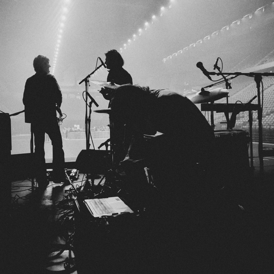 Please sur la scène de l'Accor Arena de Paris (2024) © Hector Passat